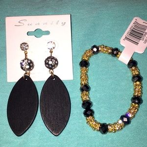 Earrings and bracelet!!! Black & Gold!! Set of 2